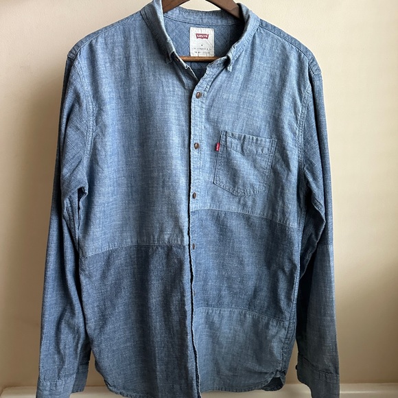 Levi’s Two Tone Cotton Button Down - Picture 2 of 7